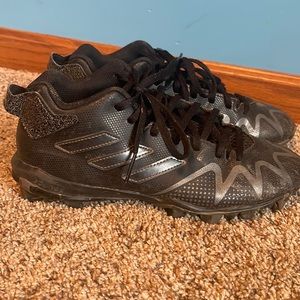 Youth football cleats